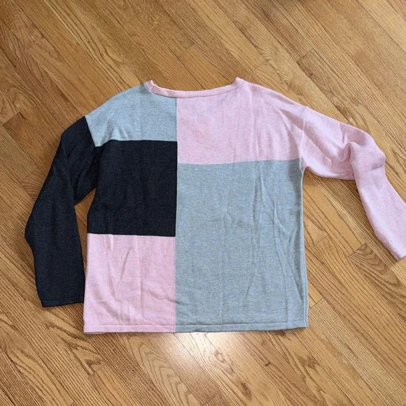 Color Block Sweater - Picture 3 of 3